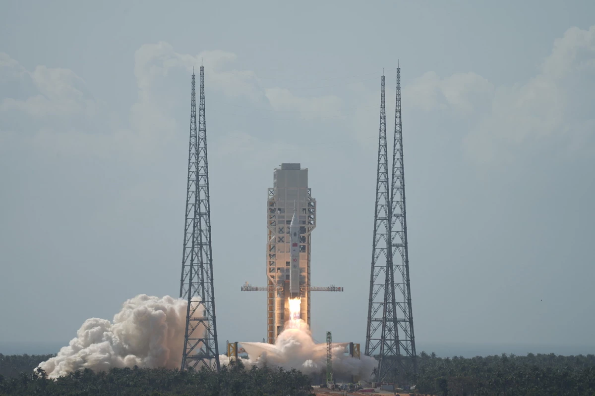 Selangkah Lagi Tiongkok Saingi AS Kirim Misi Berawak ke Bulan